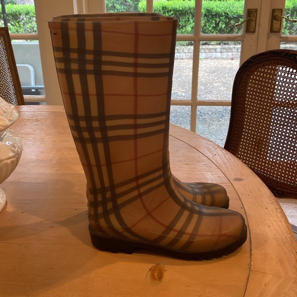 Burberry rain boots size 37 - Picture 3 of 5